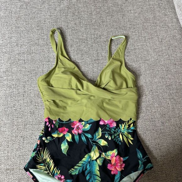 Cupshe One Piece Swimsuit Scalloped Solid Tropical Tummy Control Size M NWT - Picture 4 of 13